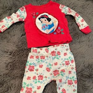 Baby Gap Disney Snow White Long Pajamas Size 9-12 Months